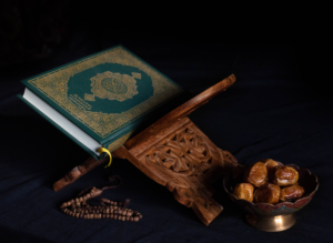 image of dates and religious items related to Ramadan