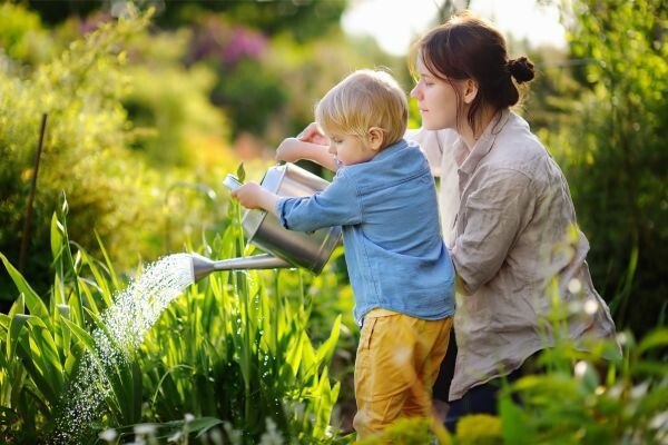 The Best Ways To Keep Kids Hydrated This Summer